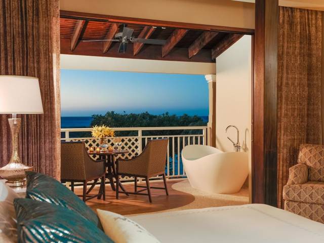 Grand Luxury Butler Palatial Suite con Balcony Tranquility Soaking Tub.